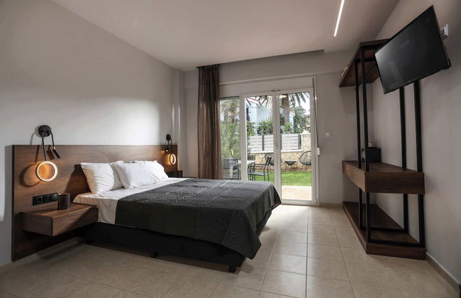 Danae Comfort Living - Photo 1