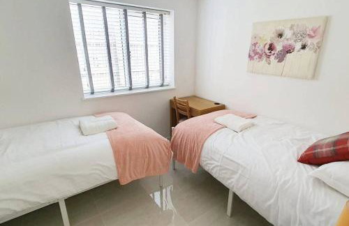 Walnut Flats-F2, 3-Bedroom with Garden & Patio - AC, Parking, Netflix, WIFI - Close to Oxford, Bicester & Blenheim Palace - Foto 8