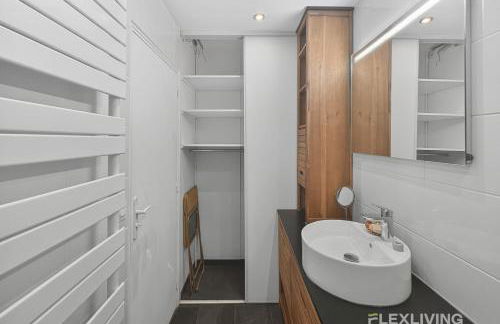 Spacious one-bedroom apartment just 1 minute walk from Montparnasse train - Foto 19