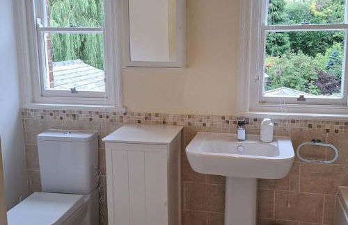 Stunning 3BD Victorian House in Bramhall Village - Photo 36