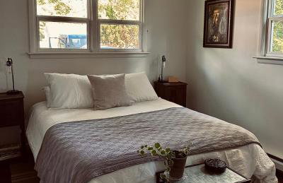 Chic Dunes Cottage with HOT TUB near Warren Dunes - Foto 23