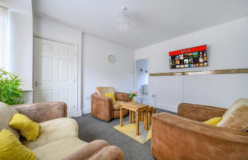 Comfortable 2-Bed Home with Free Parking - Foto 12