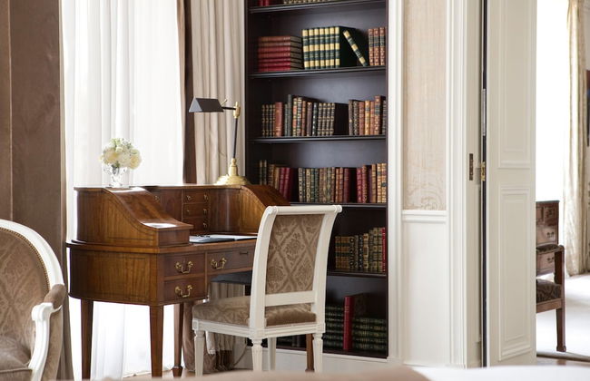 La Reserve Paris Hotel and Spa - Photo 51