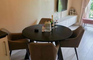 Modern Two Bedroom Wokingham Apartment, En Suite, Free WiFi, On Site Parking, Sleeps 4 - Foto 5