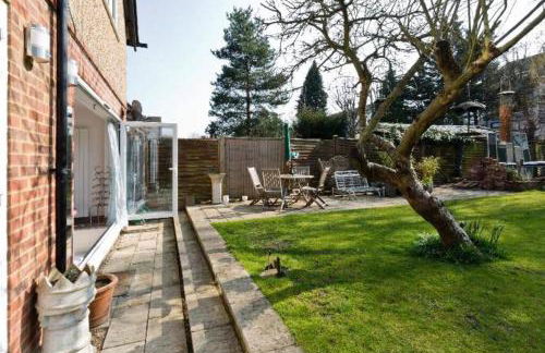 6 bedrooms beautiful home 3 bathrooms, quiet location with garden near Legoland Windsor Heathrow - Foto 21