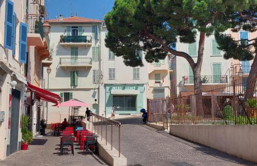 Place du Suquet - In the hart of old Cannes - 2 Min Walking distance from Palais de Festivals and Beaches - Photo 8