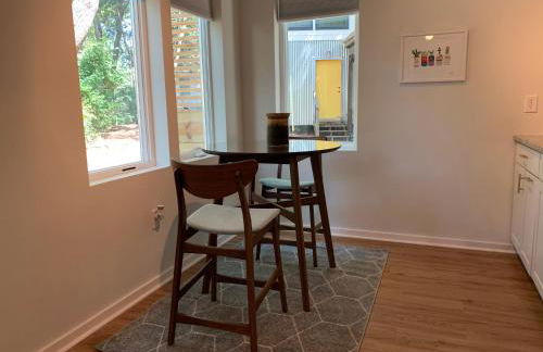 NormalBnB - 2 Blocks From Restaurants, Bars, Hospital - Foto 12