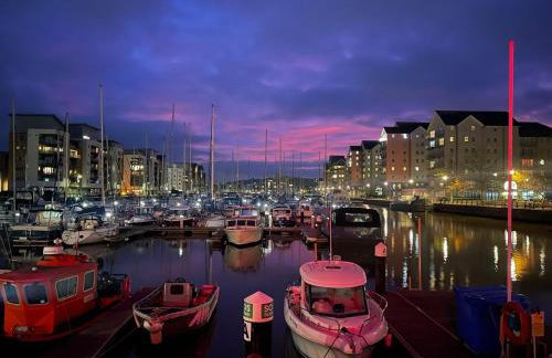 Stylish Marina Apartment with Stunning Views - Foto 11