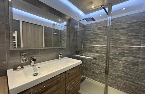 L'ESTIVALIERE - Golfe Juan - Confortable T3 vue mer - climatise et garage ferme - Photo 9