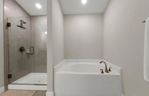 4BR Retreat Near Warm Mineral Springs & Beaches - Foto 29