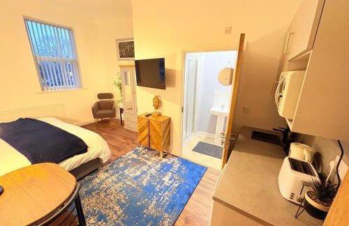 Stylish Studio flat 4,ensuite,Kitchennete,Parking,Wifi,Smart TV,Nr Sandwell and Metropolitan Hospital - Foto 8