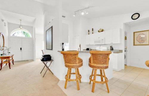 Home with Private Pool, Game Room & Big Backyard! - Foto 13