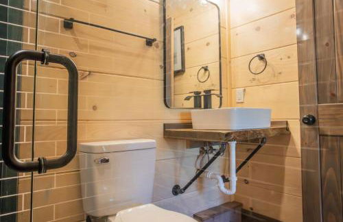 Luxury 12-Bedroom Cabin with Indoor Pool, Hot tub & Movie Theater, Sleeps 36 - Foto 28