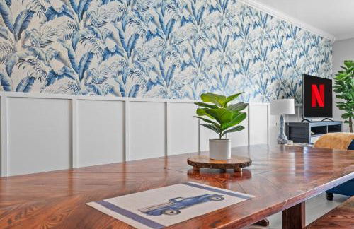 ☆Live on the Water! Lake Palmetto Palm w/ Patio - 10Min to Downtown & Beaches☆ - Foto 3