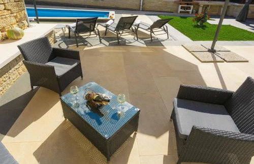 Villa Patrick-Luxury stone house in the center of Istria - Photo 12