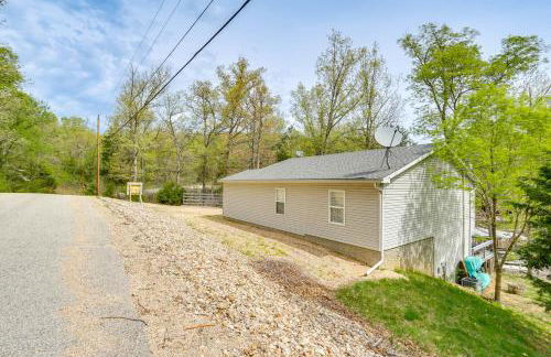 Balcony and Fire Pit Home on Lake of Ozarks! - Foto 30