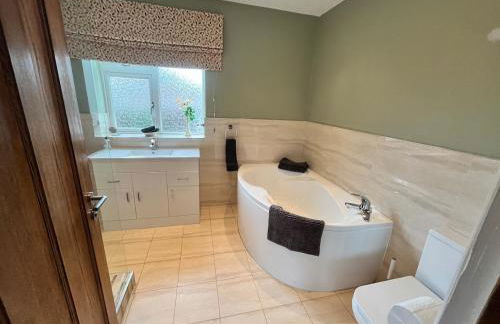 Spacious modern three Bedroom Bungalow ample parking - Foto 7