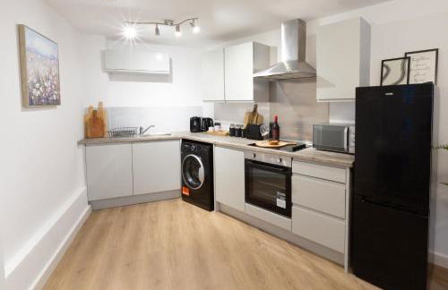 Spacious City Centre Apartment with Balcony - Foto 7