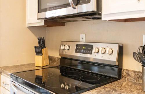 5 Bedroom 3200 Sq Ft House for Downtown Travelers - Photo 27