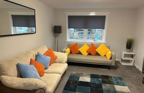 Spacious 2 bedroom apartment, entire place - Foto 1