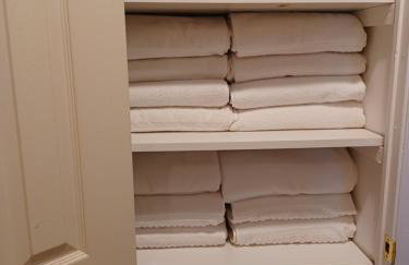 Cozy 4BR 3BA Home- Train to NYC, USOpen, CitiField Mets, MSG, Walk to Harbor & Golf - Photo 15