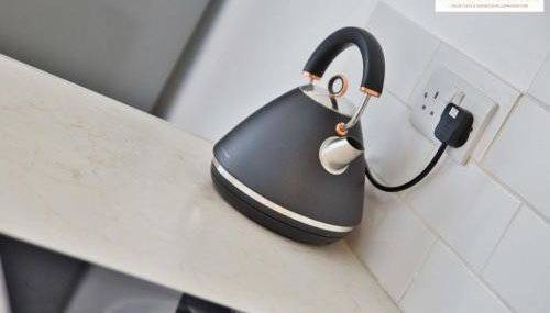 Centrally Tucked Away Private 4bed - Free parking! By Hinkley Homes Short Lets & Serviced Accommodation - Foto 2