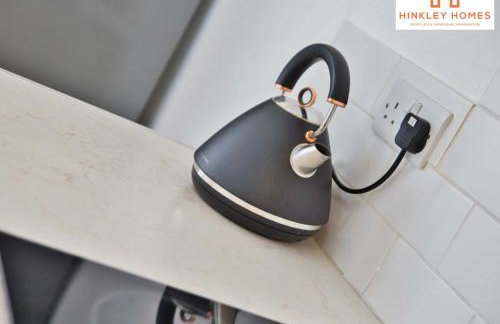 Centrally Tucked Away Private 4bed - Free parking! By Hinkley Homes Short Lets & Serviced Accommodation - Foto 2