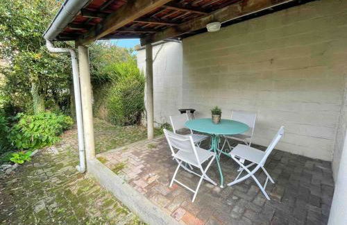 4 Ch - 10 pers - Grande Maison - Parking - Jardin - BBQ - Foto 7