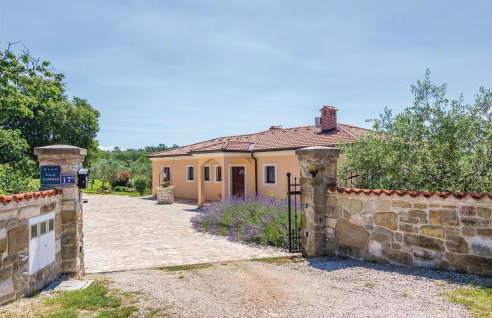 4 Bedroom Nice Home In Buje - Foto 16