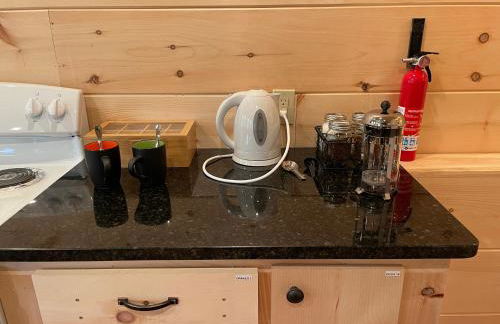 Creekside Getaway - King Bed - Full Kitchen - Foto 11