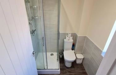 Spacious 3-Bed House - Sleeps 8 Garden & Parking - Foto 33