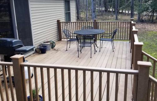 4 Bedroom/2 Bath Home 20 Acres of Woods - Hot Tub - Foto 17