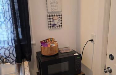 Relaxing Downtown 1 Bed, Dog Friendly Apartment with Deck, Dog Exercise Area - Foto 13