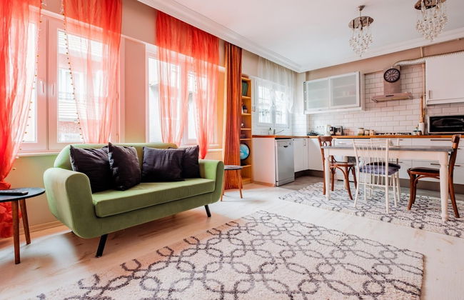 Lovely Flat w Balcony 5 min to Istiklal Ave - Photo 1