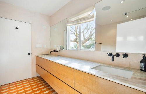 The Hummingbird - Perfect for a family of 4 - Photo 26