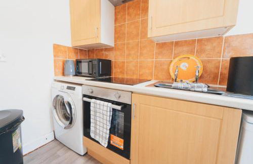 Top Floor 1BR Wishaw Flat with Parking - Foto 16