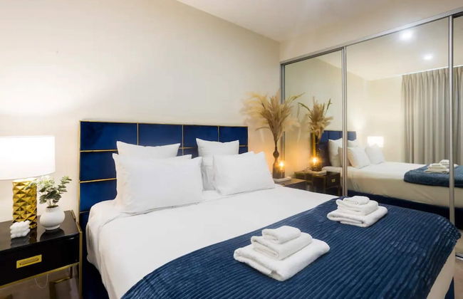 Brilliant 3 Month Corporate Rental With Balcony - Photo 1