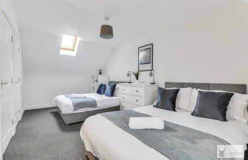 Modern 4-Bedroom Gem Family & Business Friendly - Foto 13