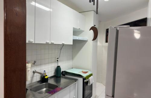 Flat Guarajuba - 3 quartos 2 andar à Beira Mar - pé areia - governança com arrumadeira e Wi Fi inclusos - Foto 14