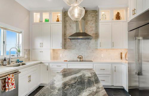 Oceantfront Estate with Luxury Kitchen & Game Room - Photo 10