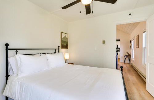 Walk to White Lake Family Home with Deck and BBQ - Foto 14