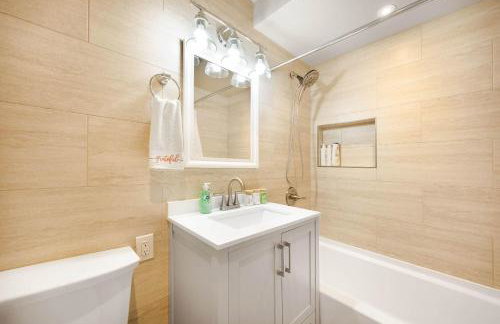 Luxury Bellevue 2B Basement w Stunning View - Foto 23