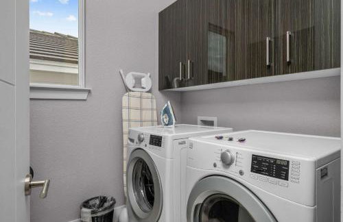 Luxury 6BR Villa w Pool & Cinema 4mi to Disney - Foto 70