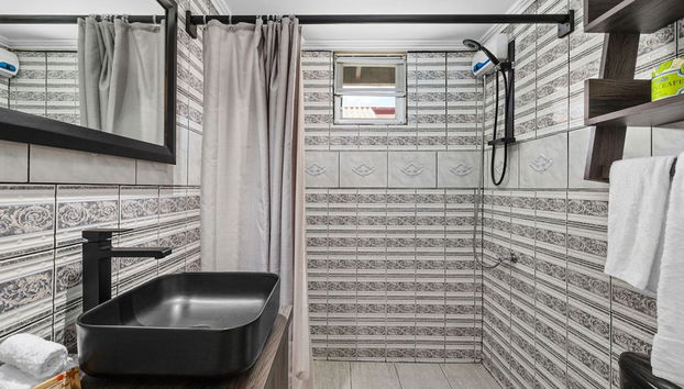 Cozy 1br1ba w Private Pool Patio Close 2 Beach - Foto 2, Habitación