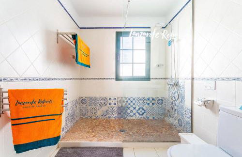 Casa Lili - Shared Pool - Close to Seafront Promenade - Sea Views from upper terrace - Foto 6