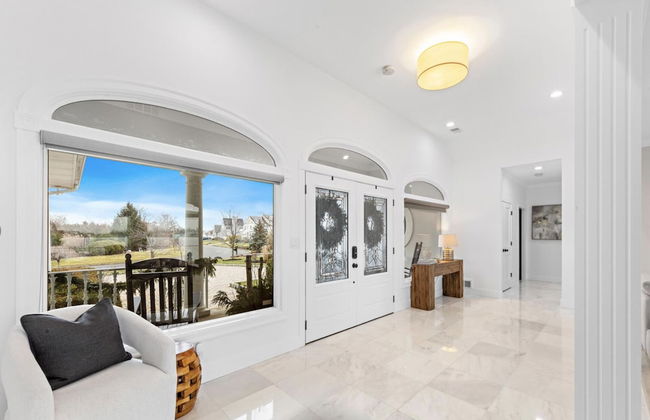 Monmouth Beach 4BR Villa on the Water - Foto 24