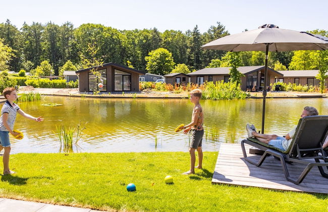 Chalet by Pond in Eindhoven Holiday Park - Photo 19