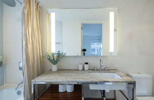 Stylish NYC Haven Steps to Broadway & Dining - Foto 21