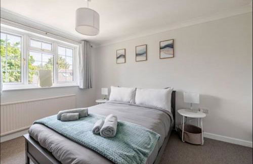 Modern Coastal Retreat, HotTub, Fire Pit, Pets welcome - Photo 18