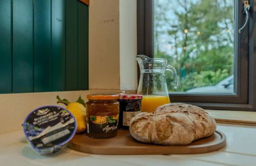 Acorn Lodge Luxury Retreat In a Stunning Oasis With Hot Tub - Pass the Keys - Foto 25